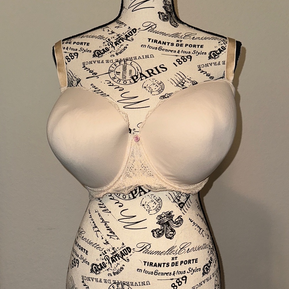 Victoria's Secret Cream Lace-Trim T-Shirt Bra